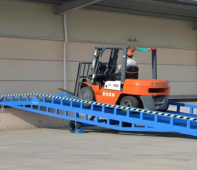 海西移动式卸货平台（叉车用）